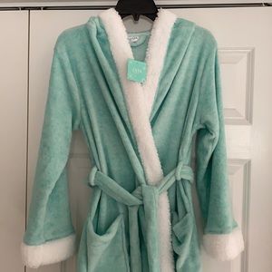 Ulta beauty Robe mint green w/ pockets ☁️